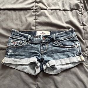 Hollister Low Rise denim shorts y2k